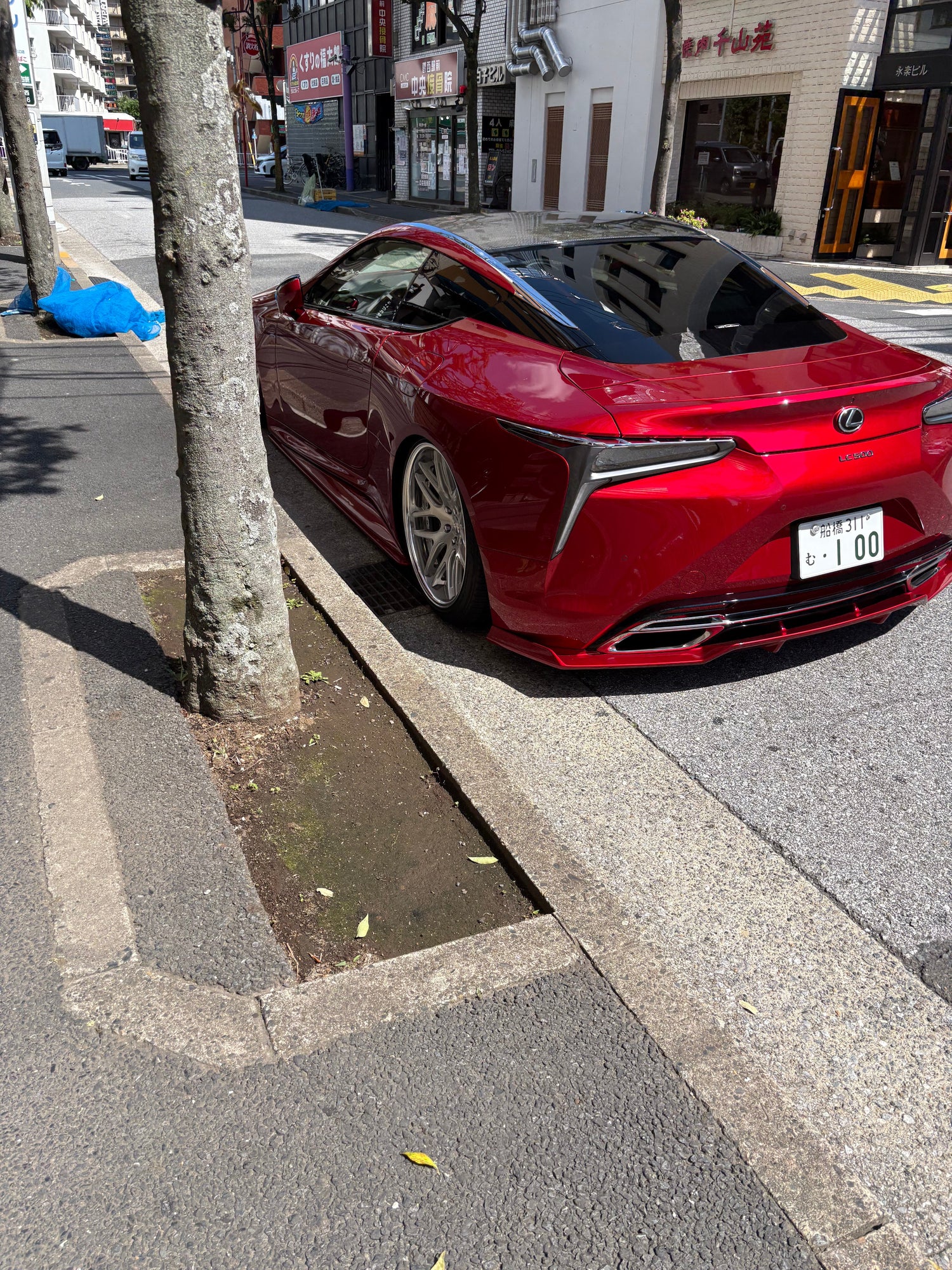 LEXUS
